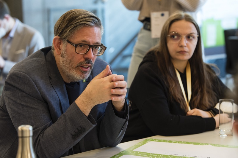 Links: Nationalratsabgeordneter Ralph Schallmeiner (GRÜNE)