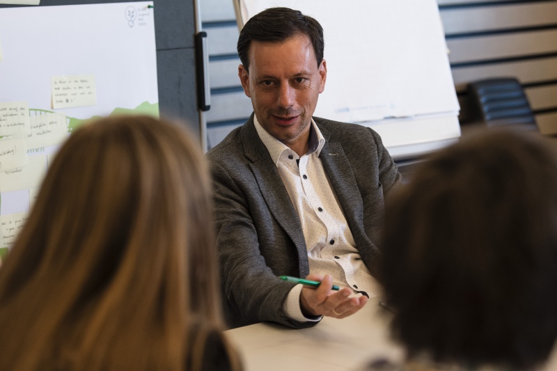 Bildmitte: Nationalratsabgeordneter Ernst Gödl (ÖVP)