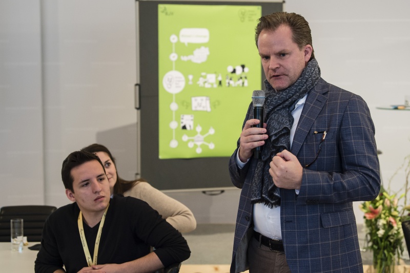 Abschließende Worte der VeranstaltungsteilnehmerInnen. Nationalratsabgeordneter Walter Rauch (FPÖ)