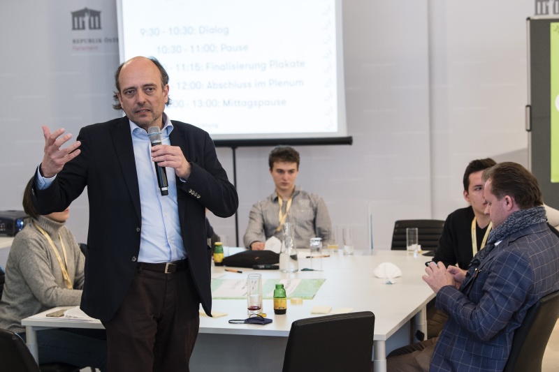 Abschließende Worte der VeranstaltungsteilnehmerInnen. Landtagsabgeordneter Stefan Gara (NEOS)