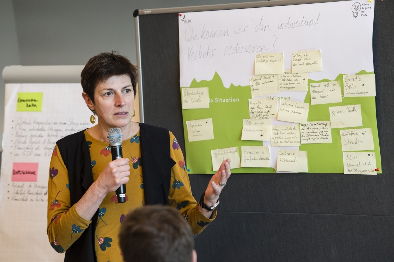 Abschließende Worte der VeranstaltungsteilnehmerInnen. Nationalratsabgeordnete Astrid Rössler (GRÜNE)