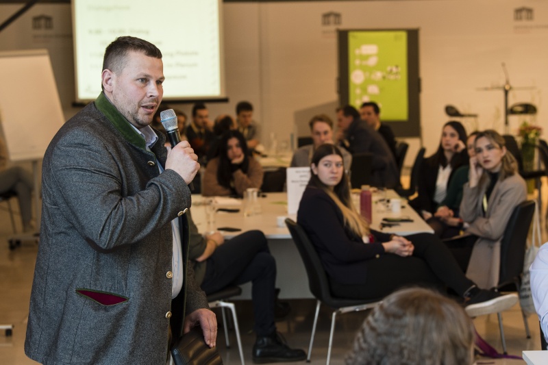 Abschließende Worte der VeranstaltungsteilnehmerInnen. Nationalratsabgeordneter Peter Schmiedlechner (FPÖ)