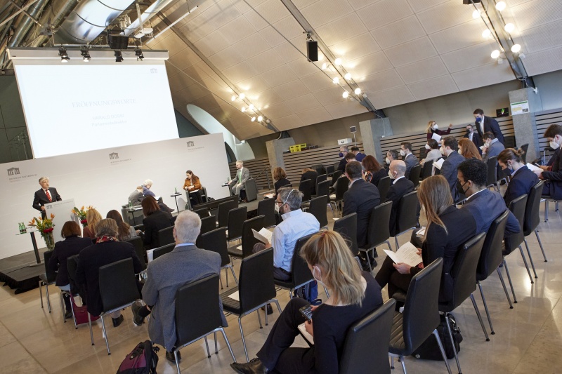 Eröffnungsworte von Parlamentsdirektor Harald Dossi