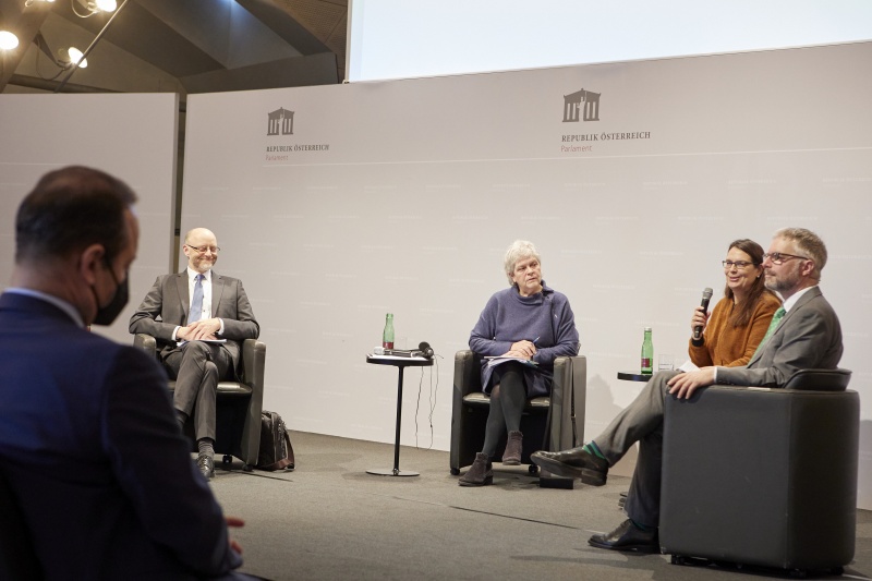 Von links: Leiter der Datenschutzabteilung im BMJ Eckehart Riedl, Datenschutzbeauftragte der Tweede Kammer der Staten-Generaal Niederlande Bernardien van Leeuwen, Datenschutzbeauftragte des Deutschen Bundestages Bettina Giesecke, Leiter der Abteilung Parlamentswissenschaftliche Grundsatzarbeit der Parlamentsdirektion Christoph Konrath