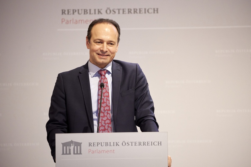 Am Redenerpult Gerhard Baumgartner Alpen-Adria-Universität