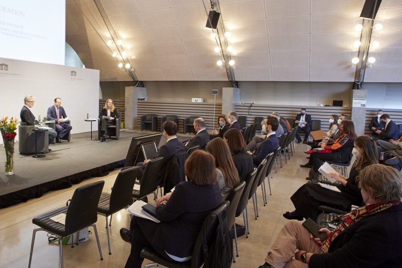 Moderation durch Leiterin des Rechts-, Legislativ- und Wissenschaftlichen Dienstes der Parlamentsdirektion Gerlinde Wagner