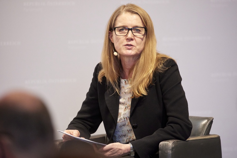 Moderation durch Leiterin des Rechts-, Legislativ- und Wissenschaftlichen Dienstes der Parlamentsdirektion Gerlinde Wagner