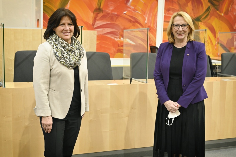 Von links: AK-Präsidentin Renate Anderl, Zweite Nationalratspräsidentin Doris Bures (SPÖ)