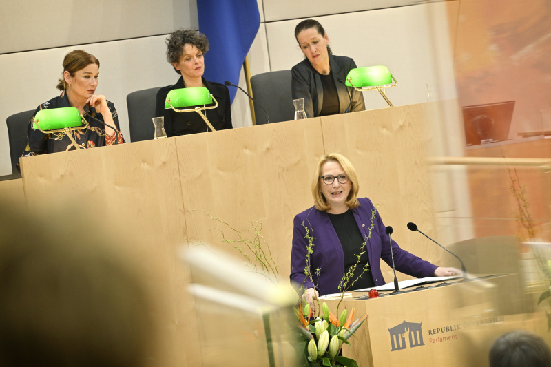 Einleitende Wort durch die Zweite Nationalratspräsidentin Doris Bures (SPÖ)