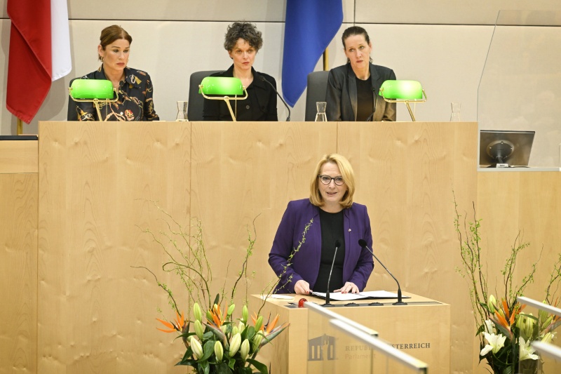Einleitende Wort durch die Zweite Nationalratspräsidentin Doris Bures (SPÖ)