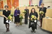 Von links: Dorothee Hartinger, Zweite Nationalratspräsidentin Doris Bures (SPÖ), Sabine Haupt, Julya Rabinowich, Dörte Lyssewski