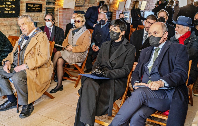 Von rechts: Nationalratspräsident Wolfgang Sobotka (ÖVP), Vorsitzende des Abgeordnetenhauses Markéta Pekarová Adamová, Karel Schwarzenberg, VeranstaltungsteilnehmerInnen