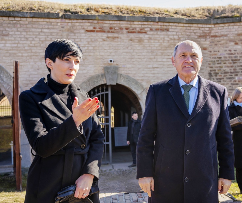 Von links: Vorsitzende des Abgeordnetenhauses Markéta Pekarová Adamová, Nationalratspräsident Wolfgang Sobotka (ÖVP)