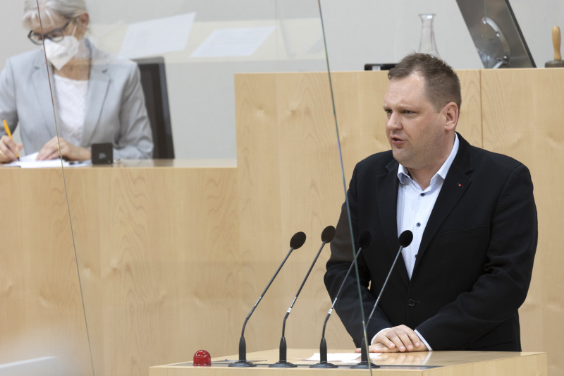 Am Rednerpult: Nationalratsabgeordneter Philip Kucher (SPÖ)