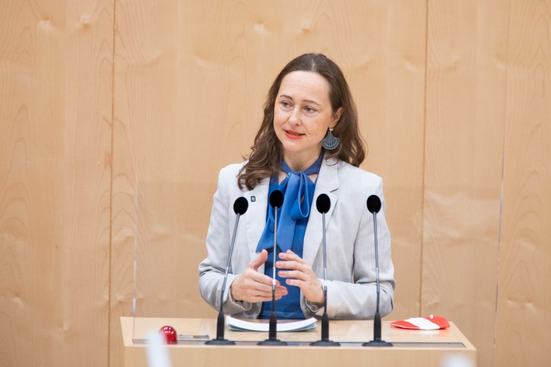 Bundesrätin Doris Berger-Grabner (ÖVP) am Rednerpult