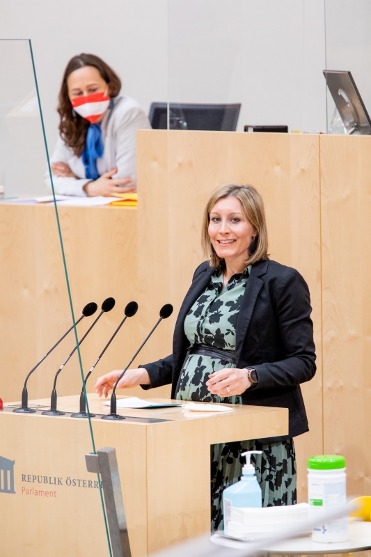 Bundesrätin Heike Eder (ÖVP) am Rednerpult