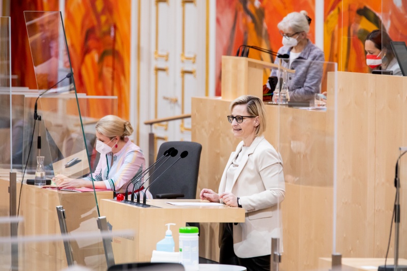 Bundesrätin Sandra Gerdenitsch (SPÖ) am Rednerpult