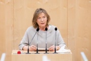 Bundesrätin Sonja Zwazl (ÖVP) am Rednerpult