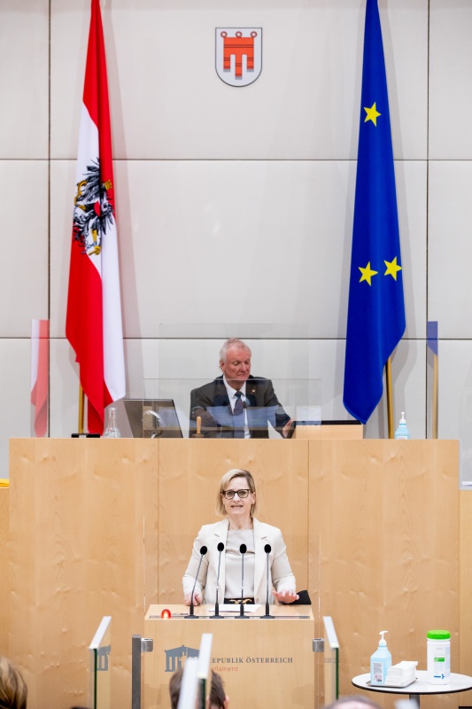 Bundesrätin Sandra Gerdenitsch (SPÖ) am Rednerpult