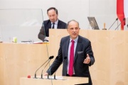 Bundesrat Johannes Hübner (FPÖ) am Rednerpult