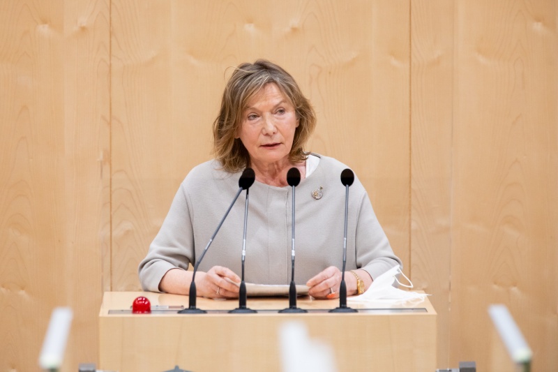 Bundesrätin Sonja Zwazl (ÖVP) am Rednerpult
