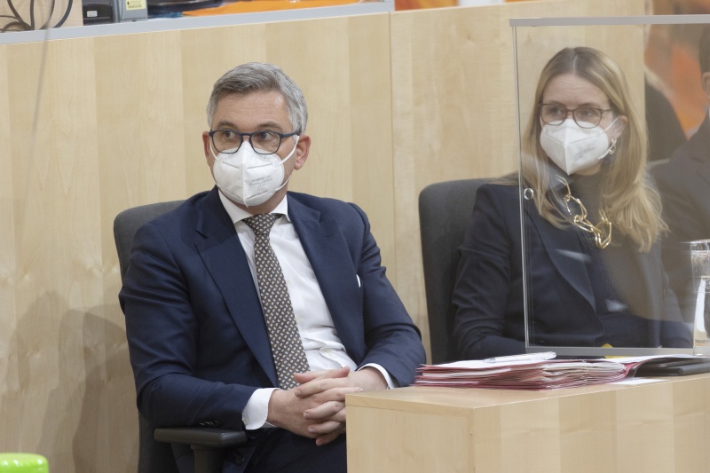 Auf der Regierungsbank, von li: Finanzminister Magnus Brunner (ÖVP), Wirtschaftsministerin Margarete Schramböck (ÖVP)