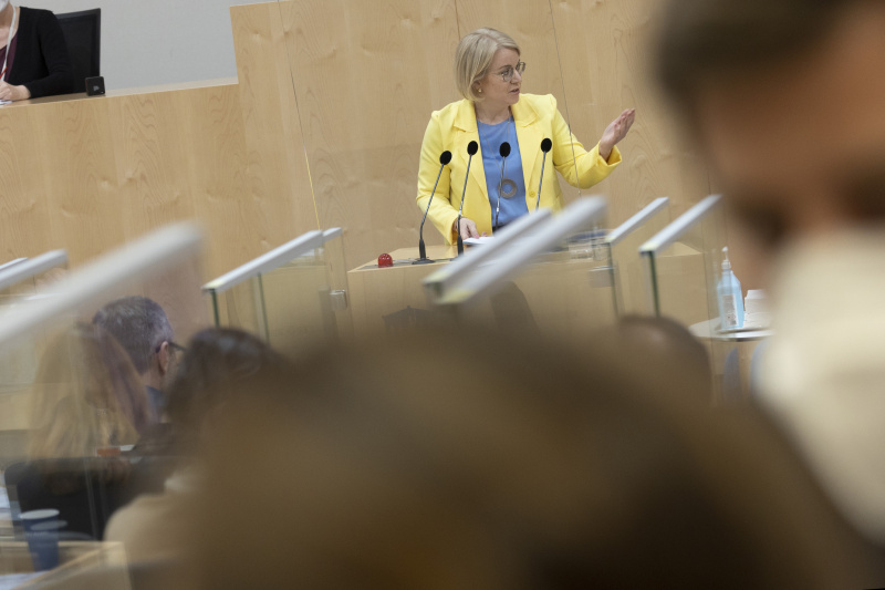 Am Rednerpult: Nationalratsabgeordnete Bettina Rausch (ÖVP)