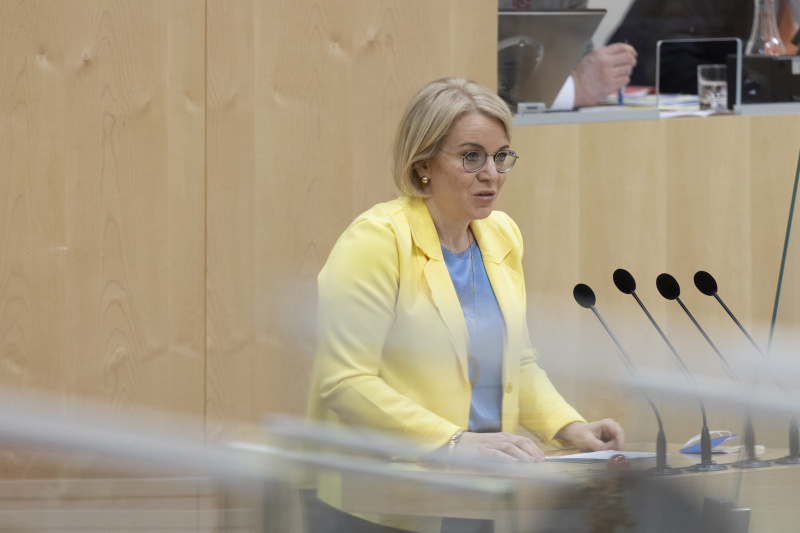 Am Rednerpult: Nationalratsabgeordnete Bettina Rausch (ÖVP)