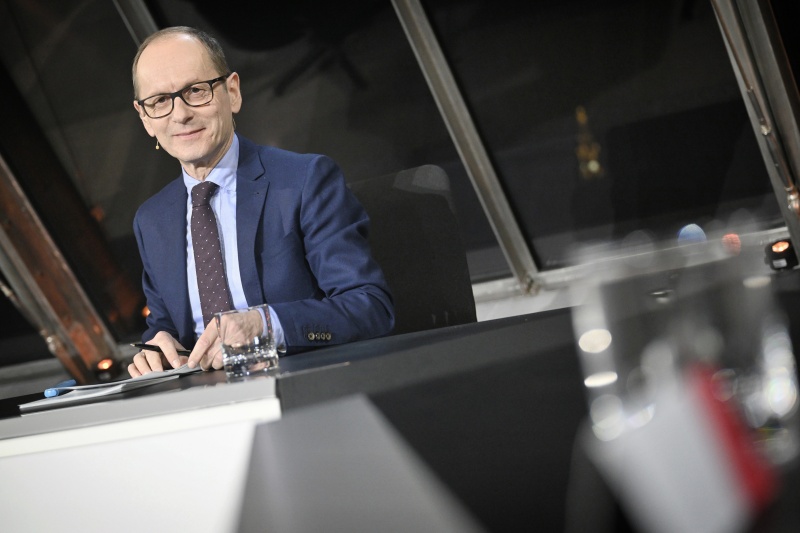 Moderator Gerald Gross