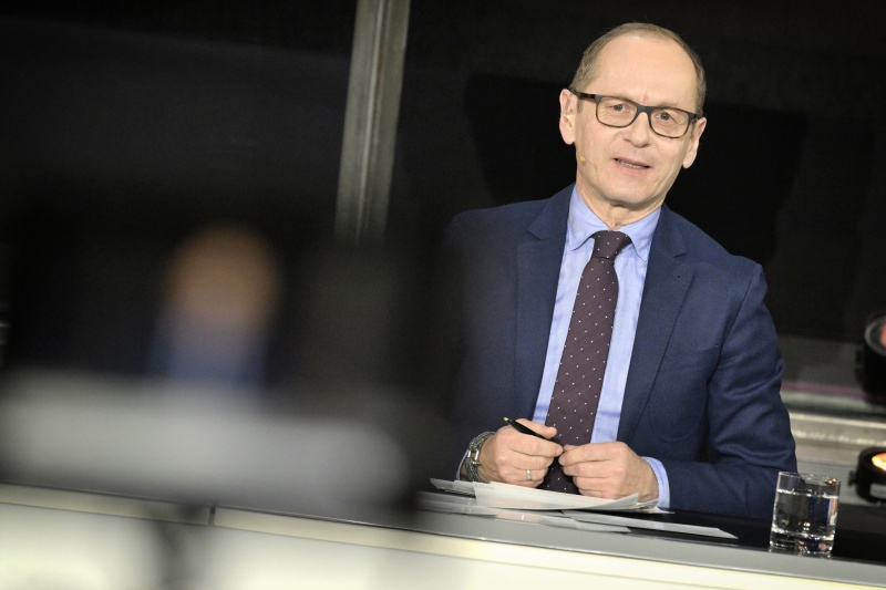 Moderator Gerald Gross