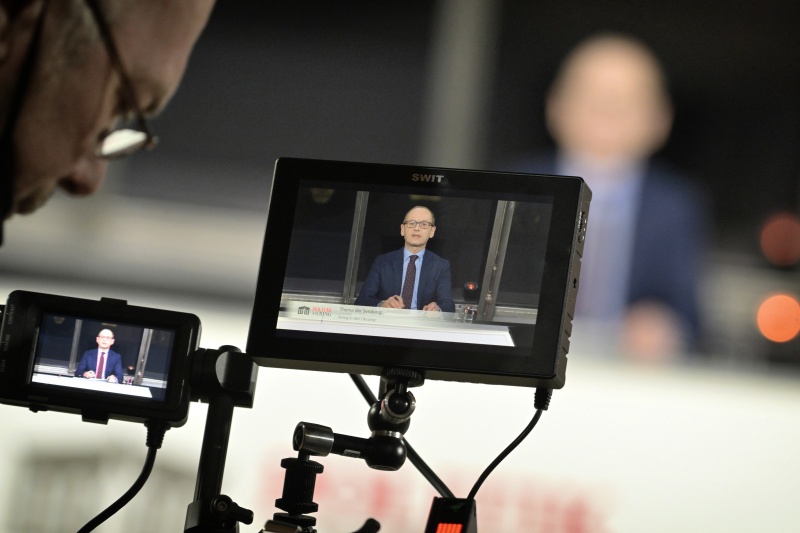 Moderator Gerald Gross