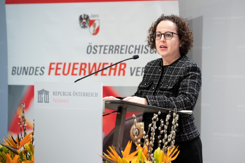 Bundesratspräsidentin Christine Schwarz-Fuchs (ÖVP) am Rednerpult