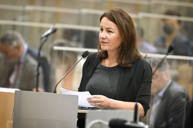 Fragestunde, Nationalratsabgeordnete Cornelia Ecker (SPÖ)