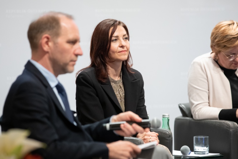 Nationalratsabgeordnete Ewa Ernst-Dziedzic (GRÜNE) (Mitte)