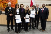 Peace Poster Winners 2021 and 2022 with Jury and LCI-Präsident Douglas Alexander