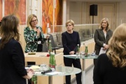Von links: Kathrin Steiner – Hämmerle, Helga Lukoschat, Moderatorin Corinna Milborn