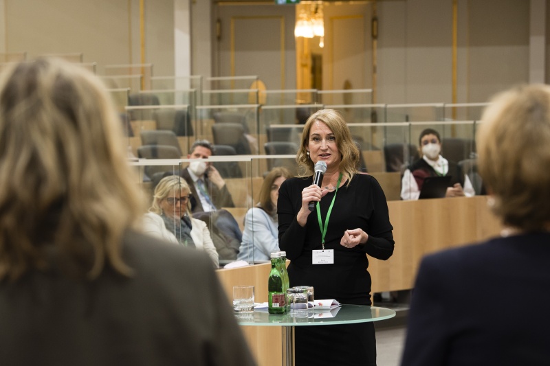 Sonja Dörfler – Bolt