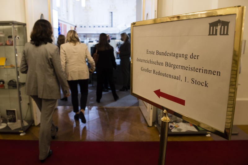 Bürgermeisterinnen auf dem Weg zur Tagung