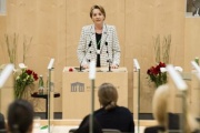 Am Rednerpult: Gemeindebundvizepräsidentin Andrea Kaufmann