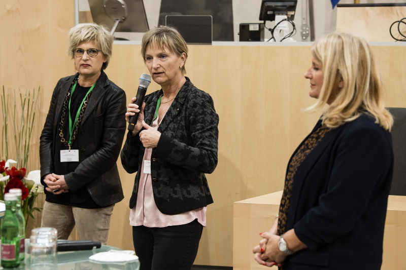 Von links: Gemeindepräsidentin Christa Köppel, Gemeindepräsidentin Verni Wild, Bürgermeisterin Birgit Kress