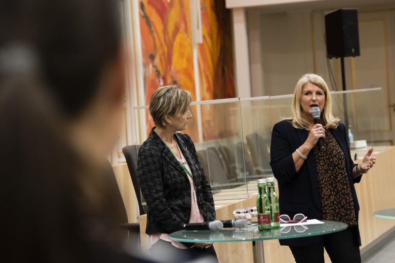 Von rechts: Bürgermeisterin Birgit Kress, Gemeindepräsidentin Verni Wild