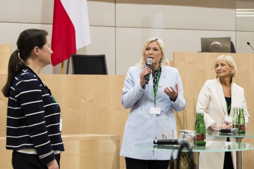 Von links: Bürgermeisterin Christiane Meyer, Bürgermeisterin Sabine Naderer – Jelinek, Bürgermeisterin Sonja Ottenbacher