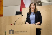 Grußworte von Staatssekretärin Claudia Plakolm (ÖVP)
