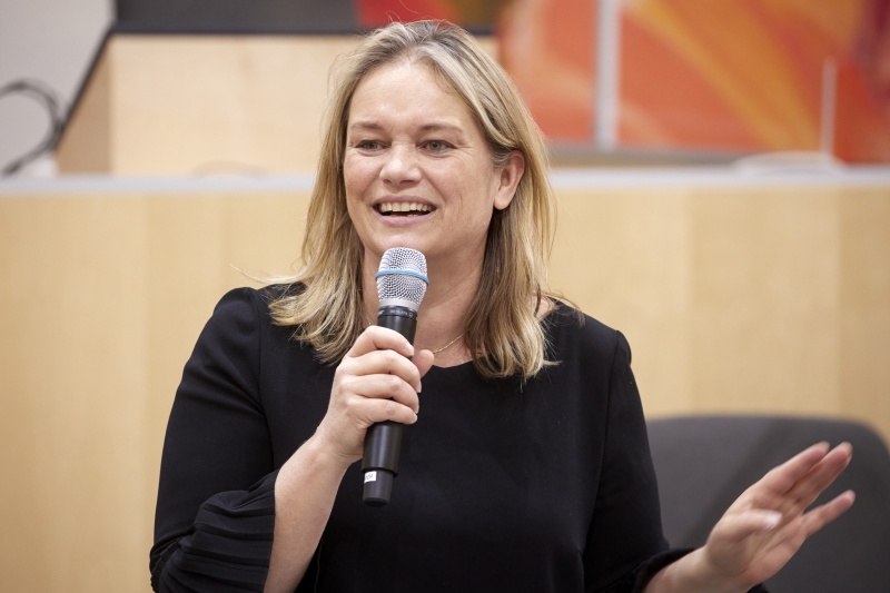 Moderation durch Corinna Milborn