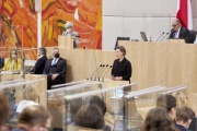 Am Rednerpult: Nationalratsabgeordnete Gabriele Heinisch-Hosek (SPÖ)