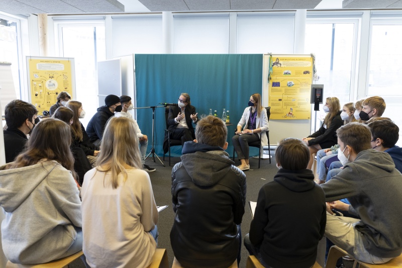 Workshop mit Bildungsminister Martin Polaschek (ÖVP) und  Schülerinnen und Schülern der AHS Wien West, Steinbruchgasse 33, 1140 Wien, Klasse 4B