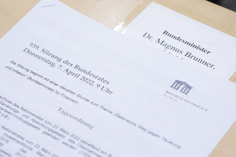 Sitzungsprotokoll auf der Regierungsbank