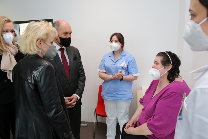 Besichtigung eines Ambulanzzentrums für Flüchtlinge aus der Ukraine 'UA-Point' im Fakultätskrankenhaus Motol