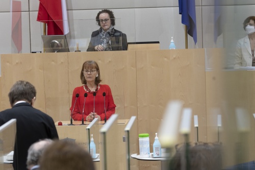 Aktuelle Stunde: Bundesrätin Andrea Michaela Schartel (FPÖ) am Rednerpult