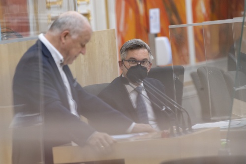 Aktuelle Stunde: Bundesrat Ingo Appé (SPÖ)am Rednerpult,  Finanzminister Magnus Brunner (ÖVP) auf der Regierungsbank